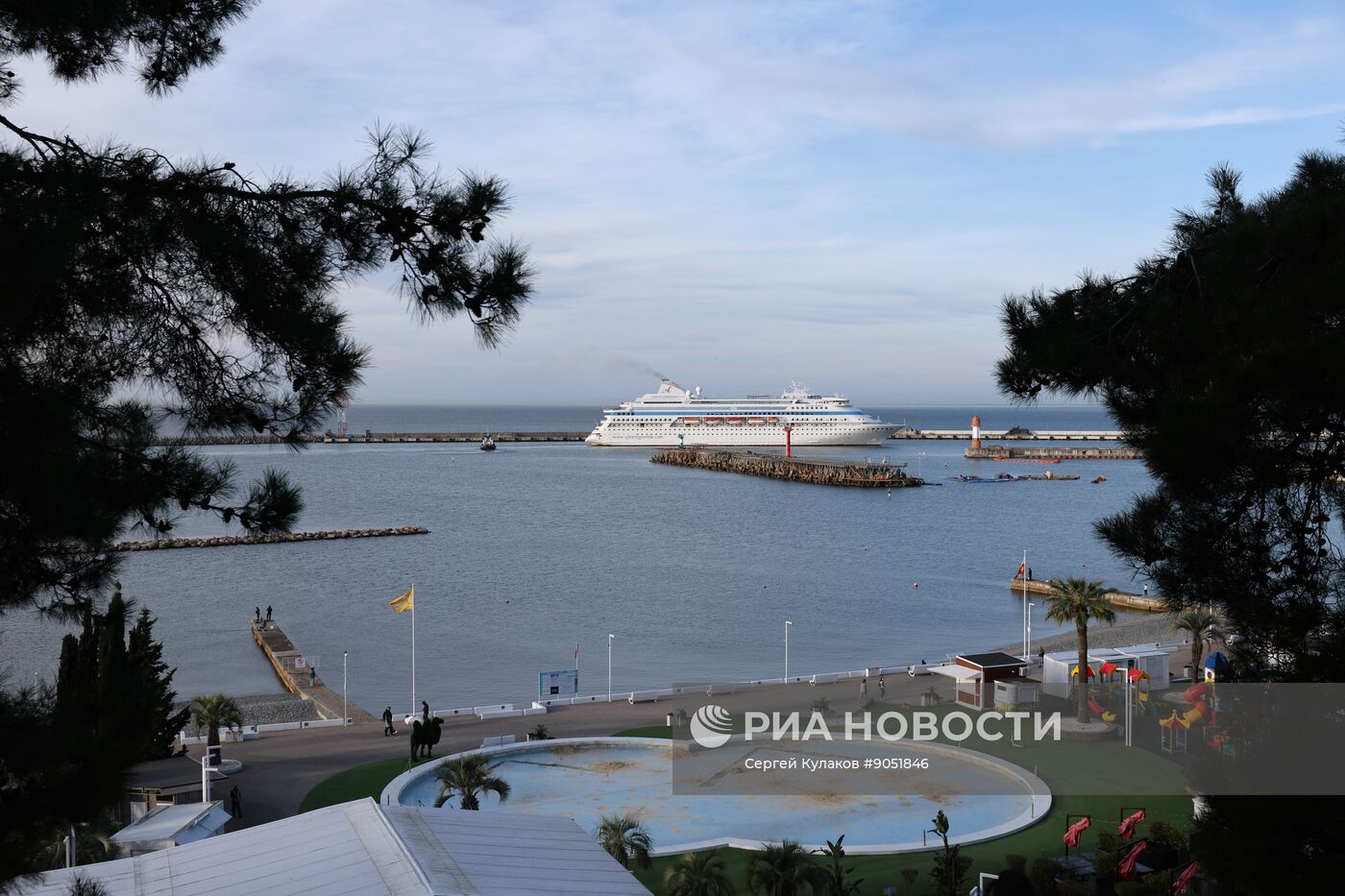 Прибытие круизного лайнера Astoria Grande в Сочи