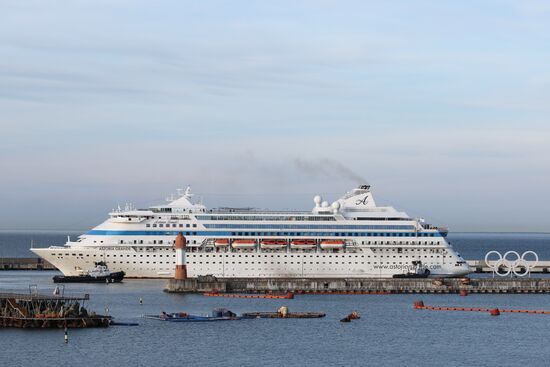 Прибытие круизного лайнера Astoria Grande в Сочи