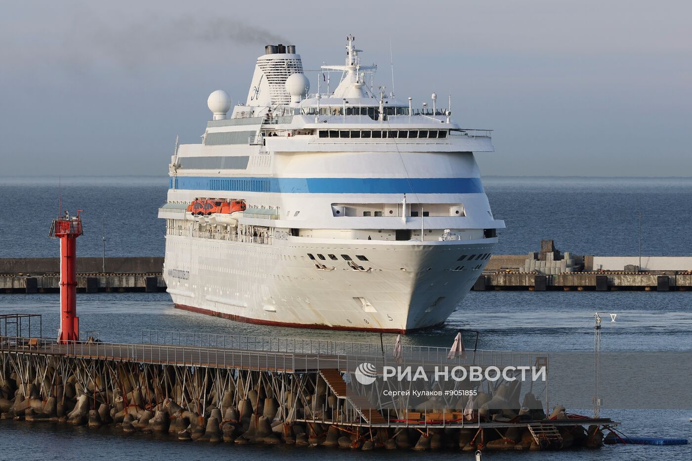 Прибытие круизного лайнера Astoria Grande в Сочи