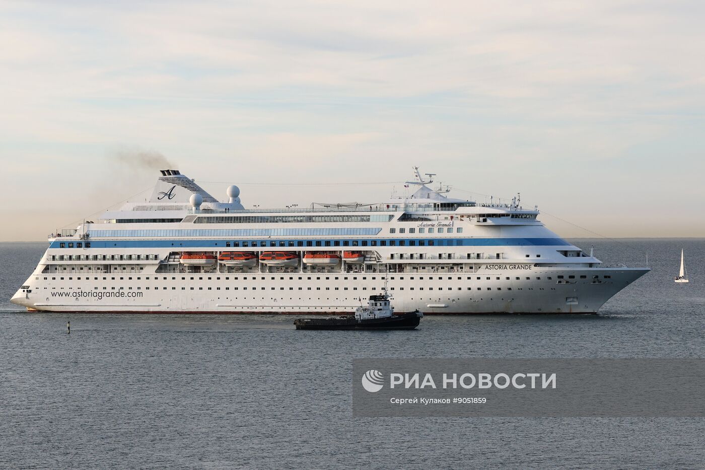 Прибытие круизного лайнера Astoria Grande в Сочи