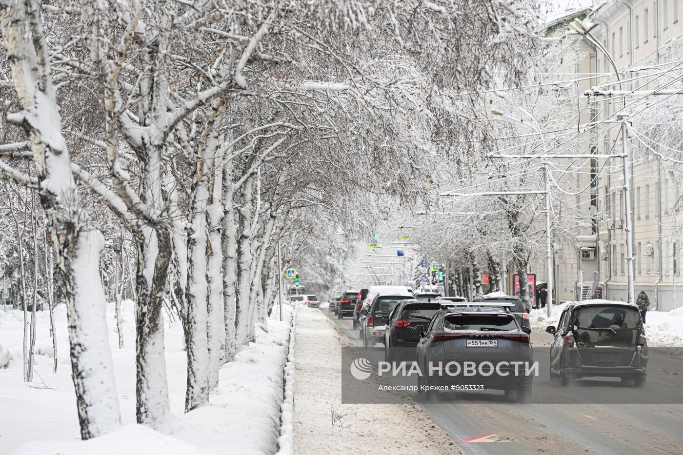 Последствия снегопада в Новосибирске