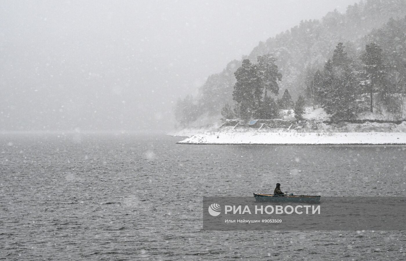 Последствия снегопада в регионах России