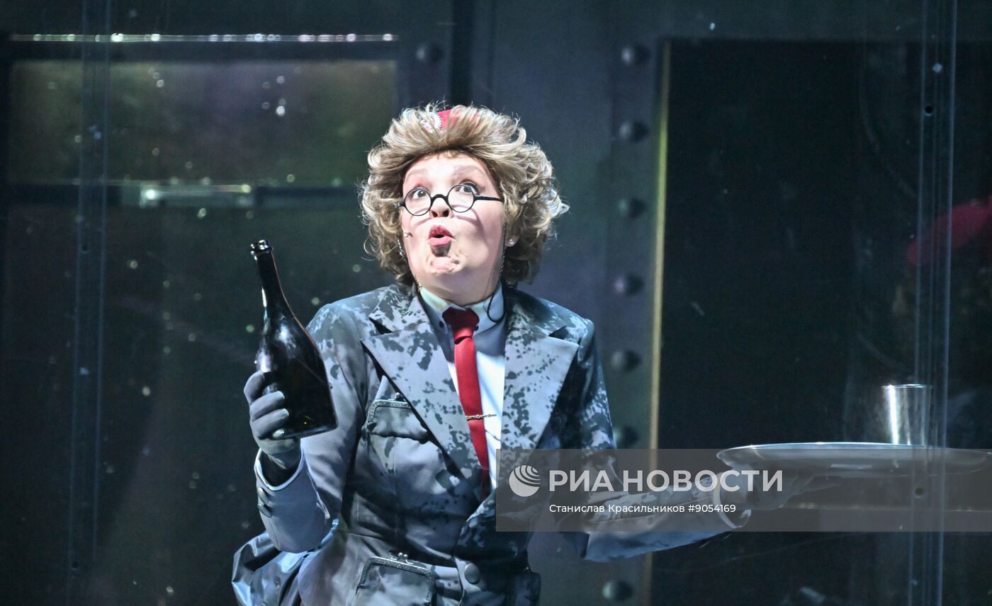 Спектакль "Каренина" в РАМТЕ