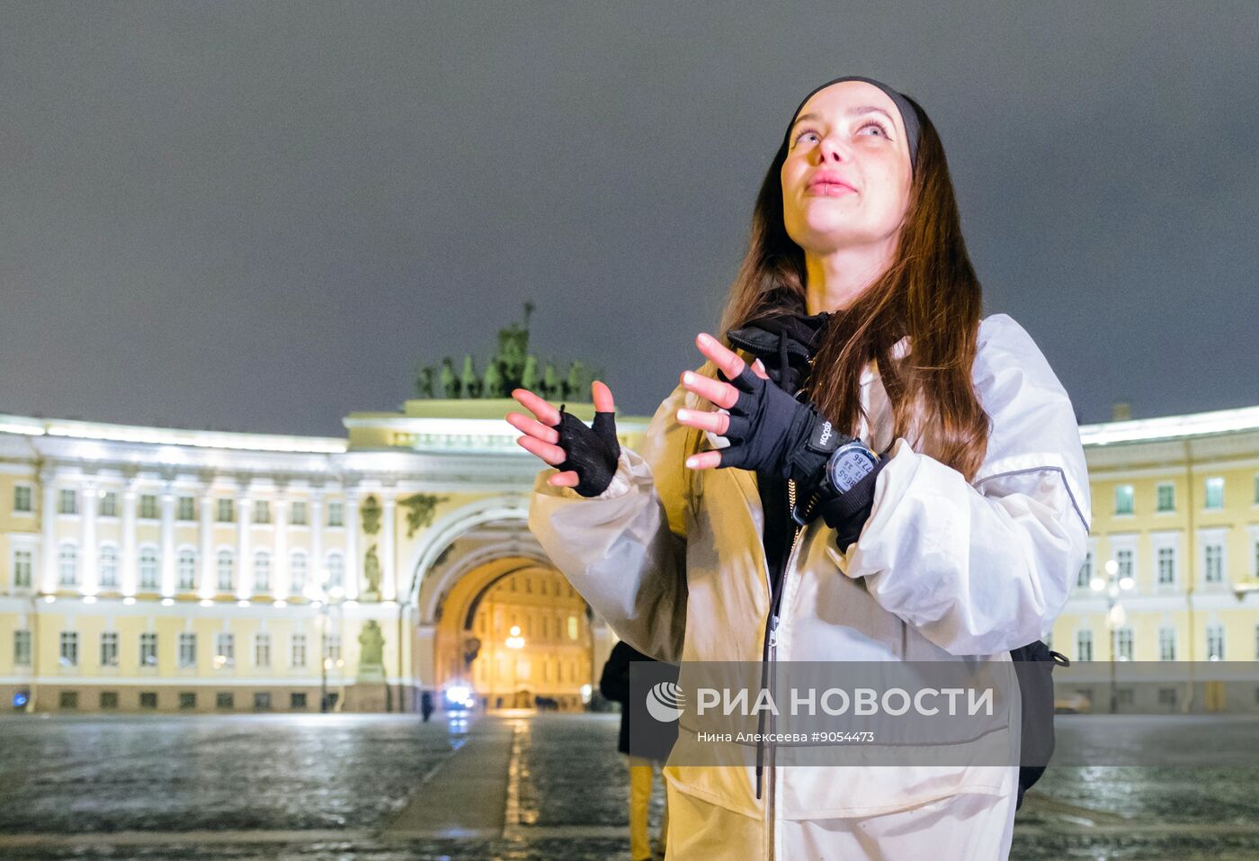 Фитнес-блогер дошла пешком из Москвы в Санкт-Петербург