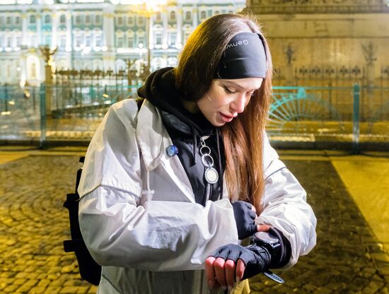 Фитнес-блогер дошла пешком из Москвы в Санкт-Петербург