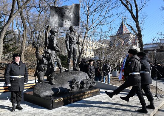 Открытие памятника морским пехотинцам во Владивостоке