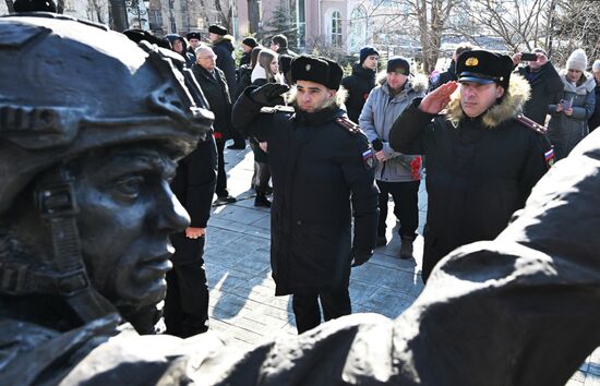 Открытие памятника морским пехотинцам во Владивостоке