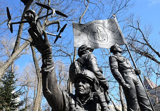 Открытие памятника морским пехотинцам во Владивостоке