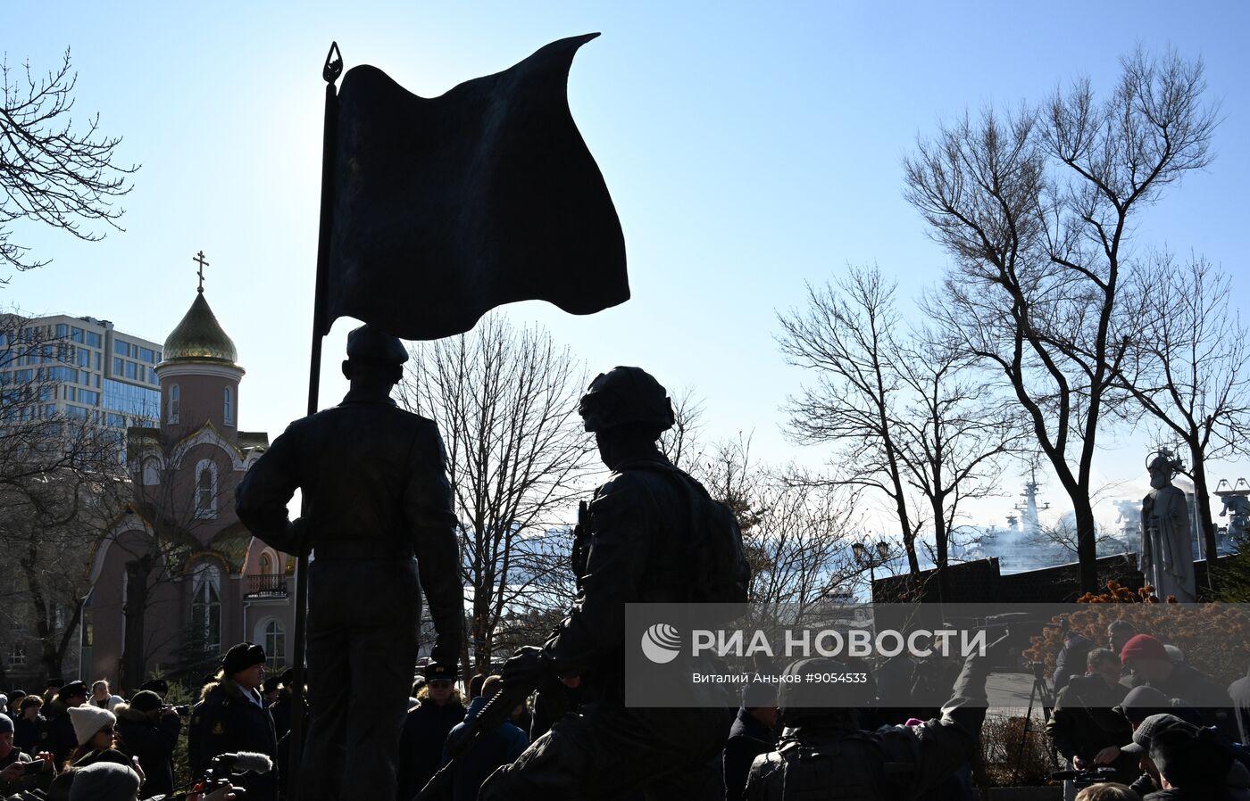 Открытие памятника морским пехотинцам во Владивостоке