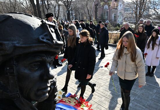 Открытие памятника морским пехотинцам во Владивостоке