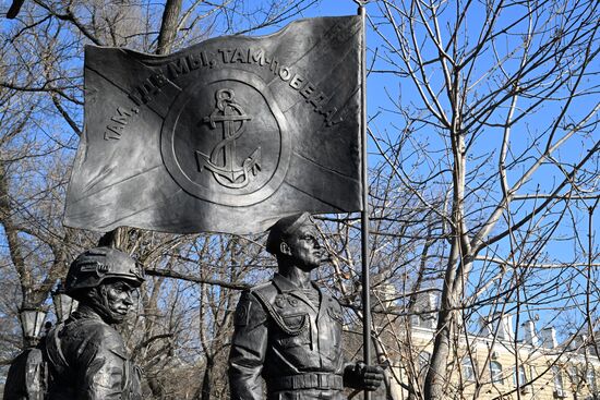 Открытие памятника морским пехотинцам во Владивостоке