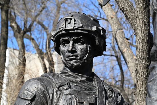 Открытие памятника морским пехотинцам во Владивостоке