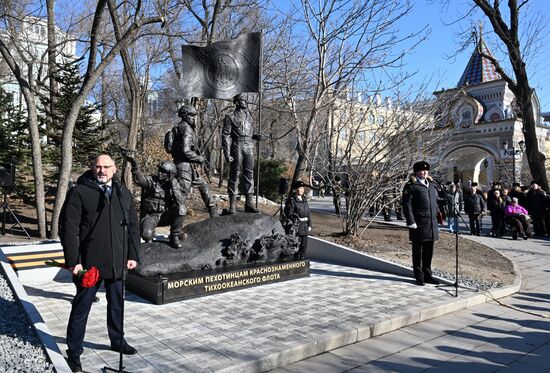 Открытие памятника морским пехотинцам во Владивостоке