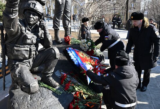 Открытие памятника морским пехотинцам во Владивостоке