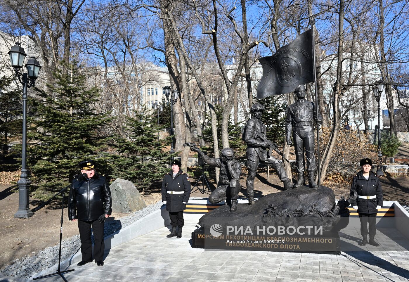 Открытие памятника морским пехотинцам во Владивостоке