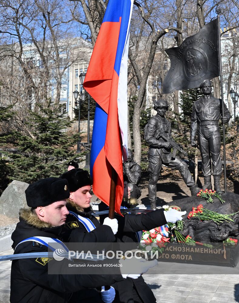 Открытие памятника морским пехотинцам во Владивостоке