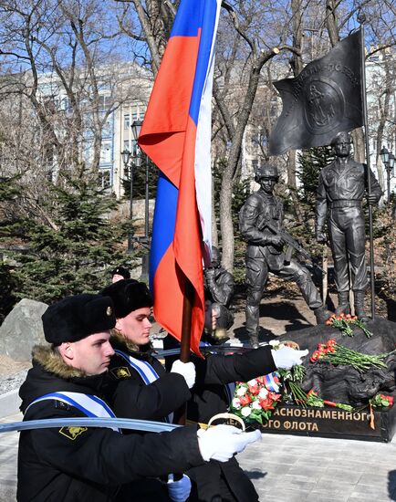 Открытие памятника морским пехотинцам во Владивостоке