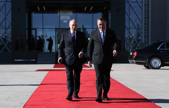 Государственный визит президента Владимира Путина в Киргизию. День второй