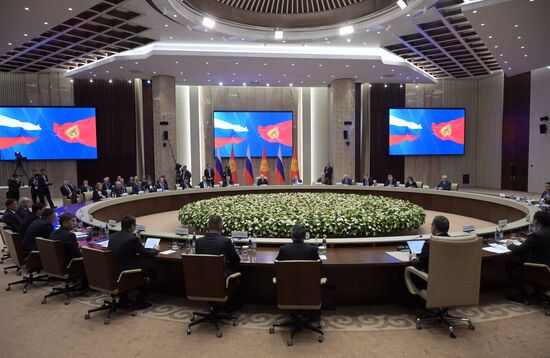 Государственный визит президента Владимира Путина в Киргизию. День второй