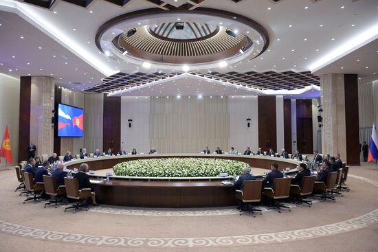 Государственный визит президента Владимира Путина в Киргизию. День второй