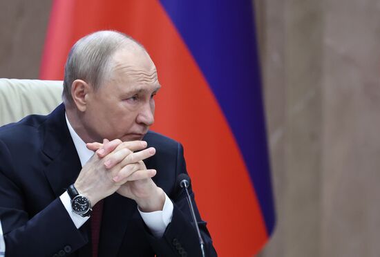 Государственный визит президента Владимира Путина в Киргизию. День второй