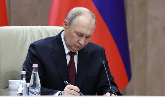 Государственный визит президента Владимира Путина в Киргизию. День второй