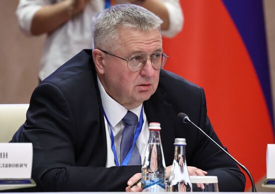 Государственный визит президента Владимира Путина в Киргизию. День второй