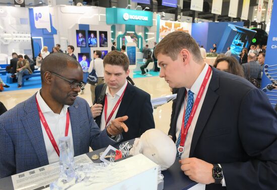 КМУ-2025. Работа конгресса
При использовании фото обязательно указание имени автора и источника Место: Россия, Федеральная территория "Сириус". Автор: Евгений Биятов. КМУ-2025. Работа конгресса