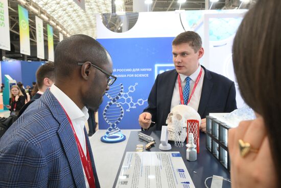 КМУ-2025. Работа конгресса
При использовании фото обязательно указание имени автора и источника Место: Россия, Федеральная территория "Сириус". Автор: Евгений Биятов. КМУ-2025. Работа конгресса