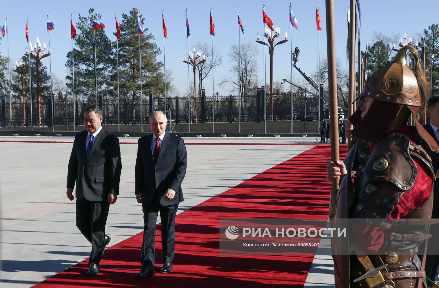 Государственный визит президента Владимира Путина в Киргизию. День второй