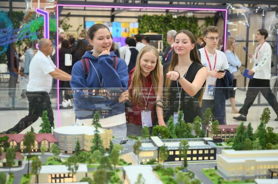 КМУ-2025. Работа конгресса
При использовании фото обязательно указание имени автора и источника Место: Россия, Федеральная территория "Сириус". Автор: Юрий Кочетков. КМУ-2025. Работа конгресса