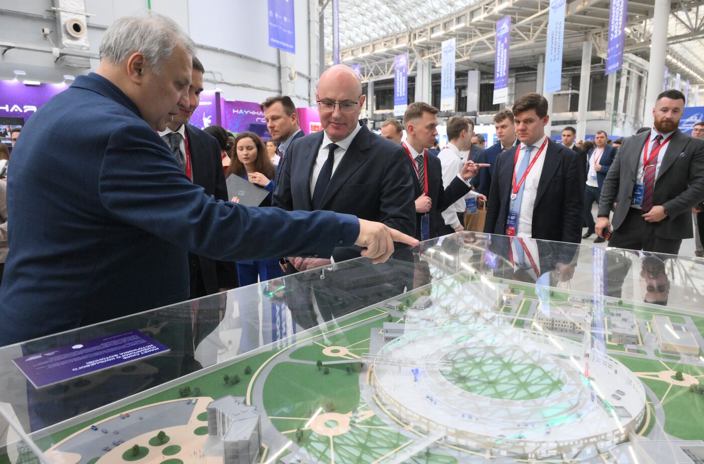 КМУ-2025. Осмотр выставки научных достижений