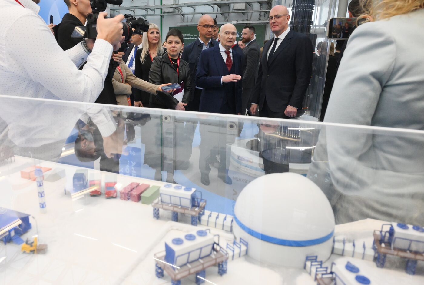 КМУ-2025. Осмотр выставки научных достижений