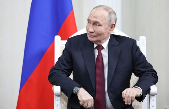 Государственный визит президента Владимира Путина в Киргизию. День второй