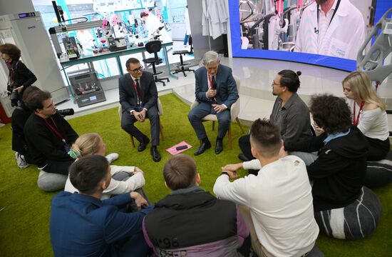 КМУ-2025. Работа конгресса
При использовании фото обязательно указание имени автора и источника Место: Россия, Федеральная территория "Сириус". Автор: Владимир Астапкович. КМУ-2025. Работа конгресса