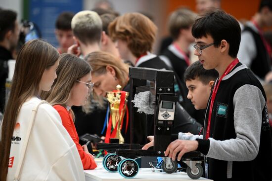 КМУ-2025. Работа конгресса
При использовании фото обязательно указание имени автора и источника Место: Россия, Федеральная территория "Сириус". Автор: Владимир Астапкович. КМУ-2025. Работа конгресса