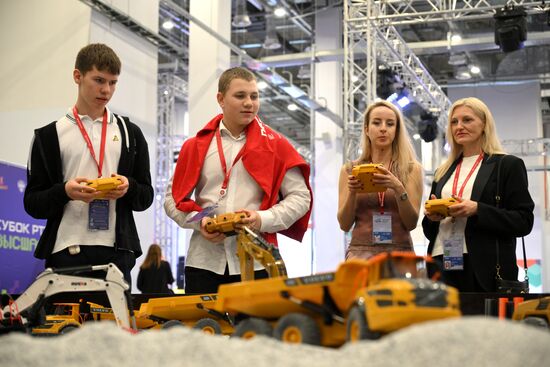 КМУ-2025. Работа конгресса
При использовании фото обязательно указание имени автора и источника Место: Россия, Федеральная территория "Сириус". Автор: Владимир Астапкович. КМУ-2025. Работа конгресса