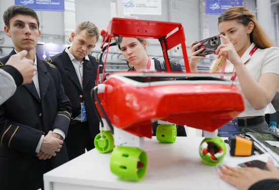 КМУ-2025. Работа конгресса
При использовании фото обязательно указание имени автора и источника Место: Россия, Федеральная территория "Сириус". Автор: Кристина Кормилицына. КМУ-2025. Работа конгресса