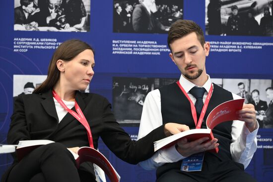 КМУ-2025. Работа конгресса
При использовании фото обязательно указание имени автора и источника Место: Россия, Федеральная территория "Сириус". Автор: Владимир Астапкович. КМУ-2025. Работа конгресса