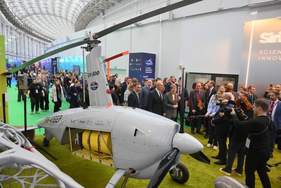 КМУ-2025. Осмотр выставки научных достижений