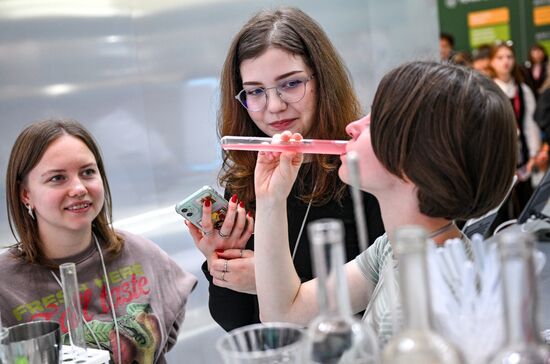 КМУ-2025. Работа конгресса
При использовании фото обязательно указание имени автора и источника Место: Россия, Федеральная территория "Сириус". Автор: Кирилл Зыков. КМУ-2025. Работа конгресса