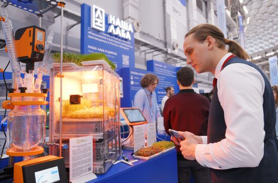 КМУ-2025. Работа конгресса
При использовании фото обязательно указание имени автора и источника Место: Россия, Федеральная территория "Сириус". Автор: Кристина Кормилицына. КМУ-2025. Работа конгресса