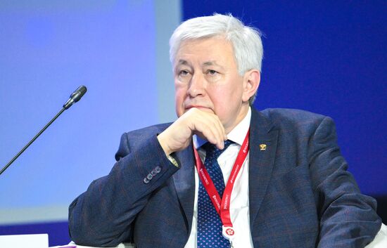 КМУ-2025. Стратегическое партнерство и конкуренция вузовской и академической науки: как и где молодому ученому можно реализовать свой потенциал?