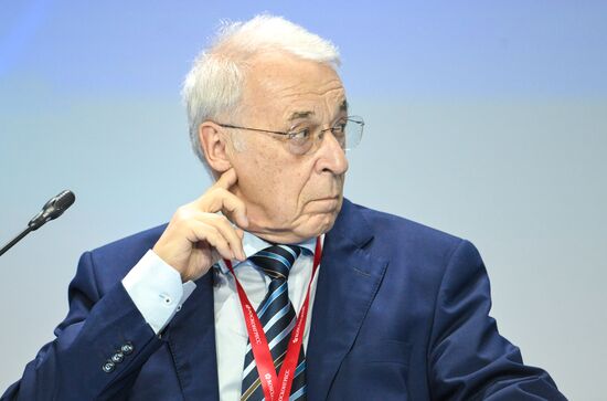 КМУ-2025. Стратегическое партнерство и конкуренция вузовской и академической науки: как и где молодому ученому можно реализовать свой потенциал?