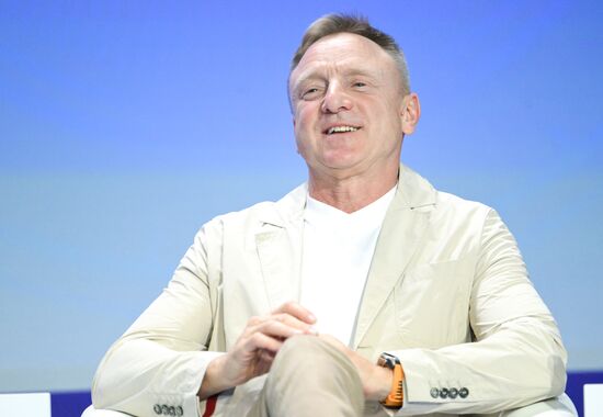 КМУ-2025. Стратегическое партнерство и конкуренция вузовской и академической науки: как и где молодому ученому можно реализовать свой потенциал?