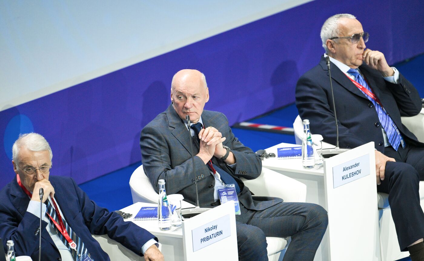 КМУ-2025. Стратегическое партнерство и конкуренция вузовской и академической науки: как и где молодому ученому можно реализовать свой потенциал?