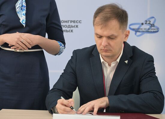 КМУ-2025. Подписания