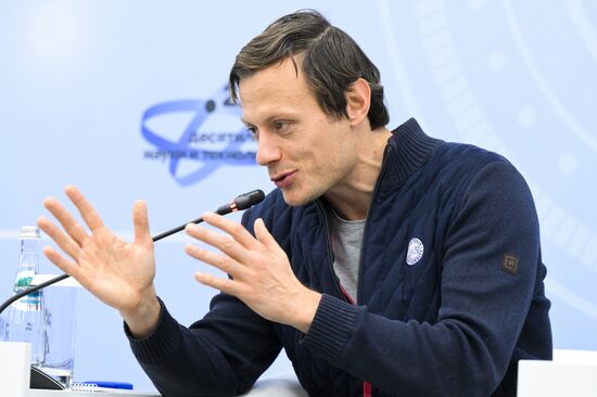 КМУ-2025. Тени AGI в науке и образовании