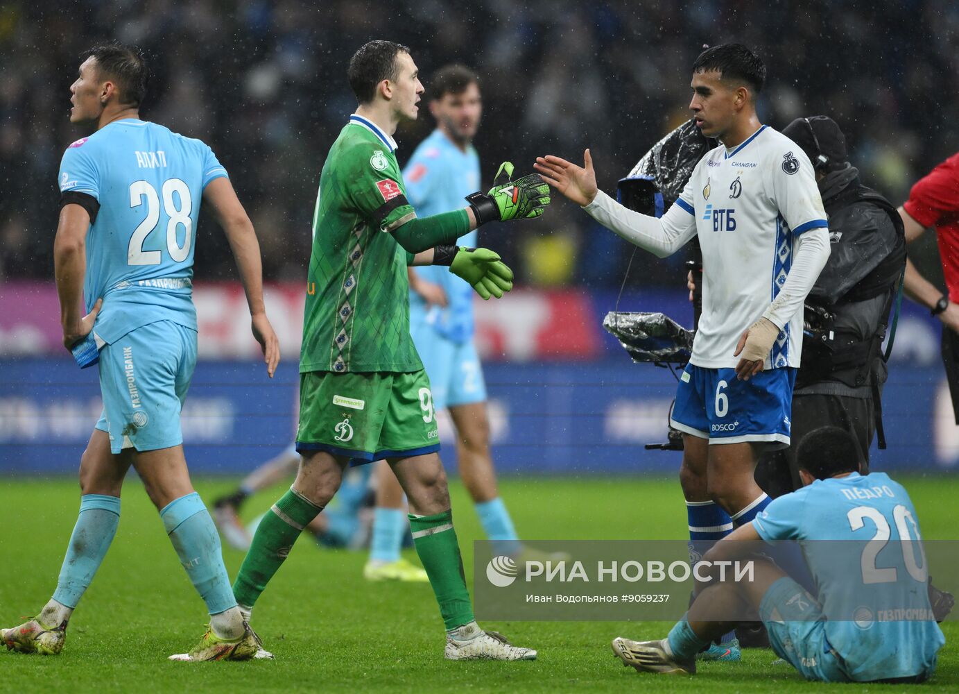 Футбол. Кубок России. "Динамо" (Москва) - "Зенит" (Санкт-Петербург)