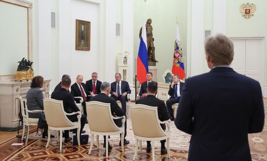 Президент Владимир Путин провел встречу с премьер-министром Венгрии Виктором Орбаном